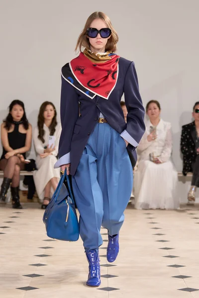 Look 12